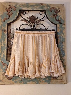 Forever 21 Cream & Tan Striped Ruffle Hem Mini Skirt. Excellent Condition Size M